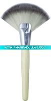 Wholesale professional cosmetic fan brush in beauty