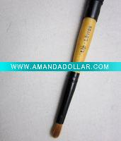 Wholesale retractable lip brush
