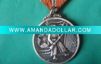Wholesale 3D custom zinc alloy metal badge without soft enamel