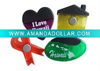 Plastic magnetic clip