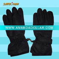 New design skiing gloves