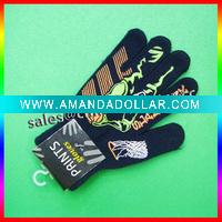 man dotted gloves