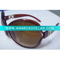 Fashion sunglasses with Metal decorations on temple