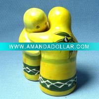 Wholesale Ceramic hugging salt and pepper shakers