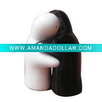 Wholesale hugging salt and pepper shaker