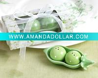 Wholesale Wedding favors Two Peas in a Pod - Ceramic Salt & Pepper Shakers in Ivy Print Gift Box