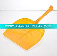 plastic dustpan