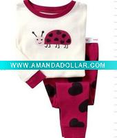 The comfortable children clothing set
