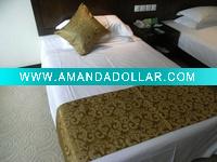 Wholesale 100% Polyester hotel Bed Runner and bed spread