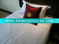 Wholesale 100% Polyester hotel Cushion cover and bed runner