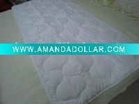 Wholesale 100%high quality polyester quilt