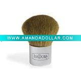 Loose powder kabuki brush