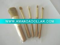 Traveling brush set