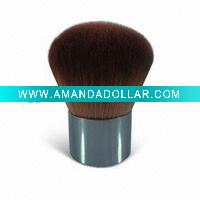 Cosmetic concealer kabuki brush