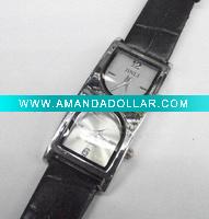 distinctive 2-in-1 watch