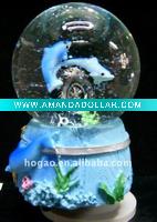 Ocean crystal snow globe