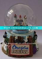 Wholesale Beautiful resin snow globe, home decoration