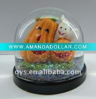 Halloween pumpkin snow globe