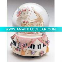 Wholesale Beautiful polyresin water globe with music