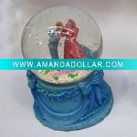 Wholesale fashion resin and glass water globe with valentine