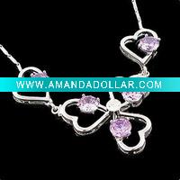 costume jewelry.costume necklace