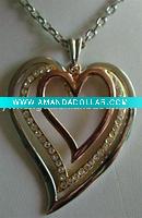 Heart pendant necklace