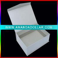Wholesale gift packaging box with magnet closure