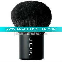 Kabuki brush makeup tool