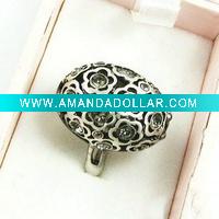 Fashion finger ring with gemstone