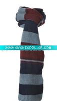 man knitted scarf
