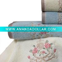 Embroidered cotton towel set