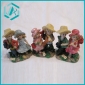 Wholesale 11*7cm resin crafts and gifts an idyllic life with a man and woman walking together showing their true love