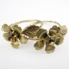 Fashionable flower earring