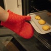 Wholesale Hot ! Paypal (MOQ:500)2011 FDA Silicone Oven Mitts