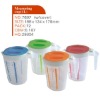 Plastic measuring cup w/cover