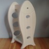 Wholesale K/D fish-shaped supermarket wooden wine rack