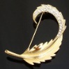 Wholesale leaf shape alloy rhinestones pin costume brooch jewelry